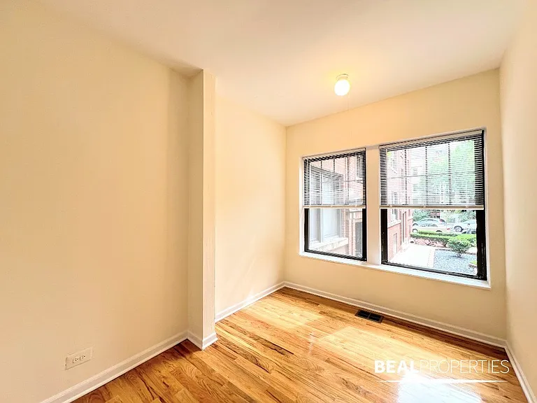 660 W Cornelia Ave #12 — Photo 8