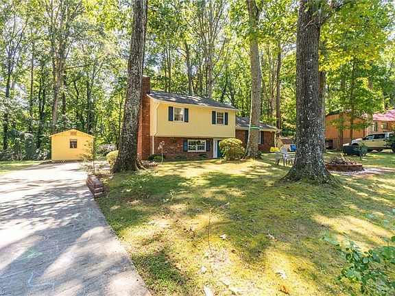 3rd image of 166 Charlotte Pl