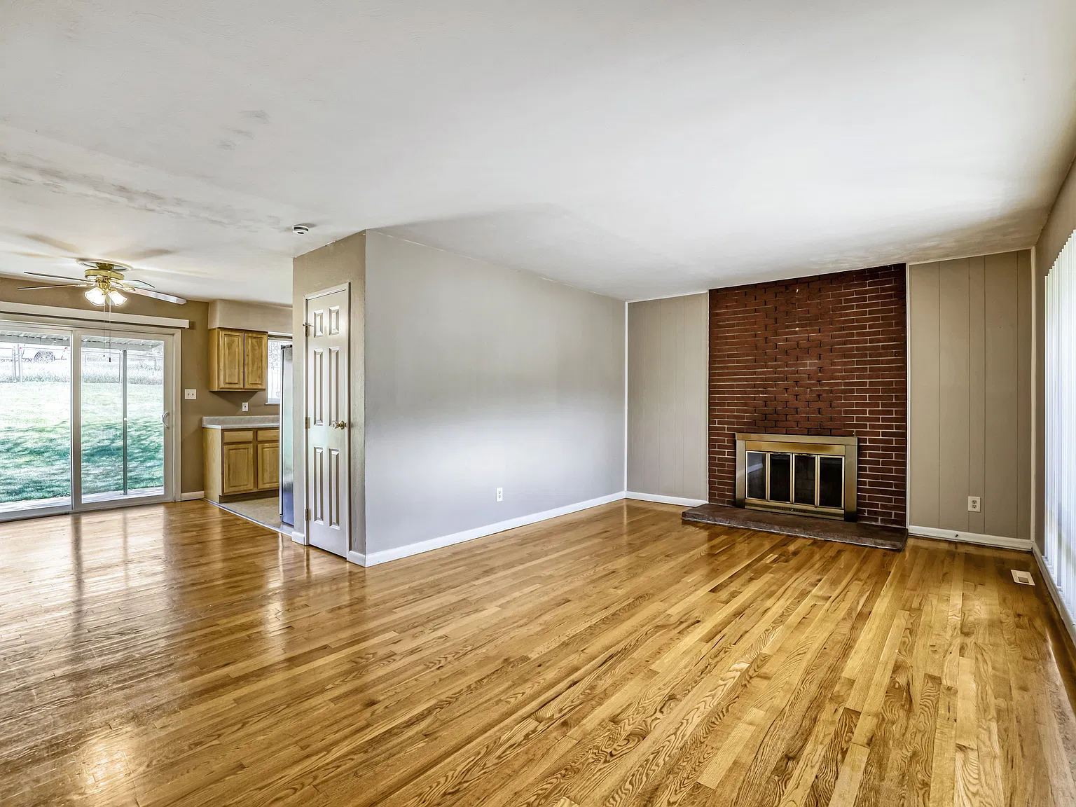 3 bed, 1988 sqft, $2,495 — Photo 2