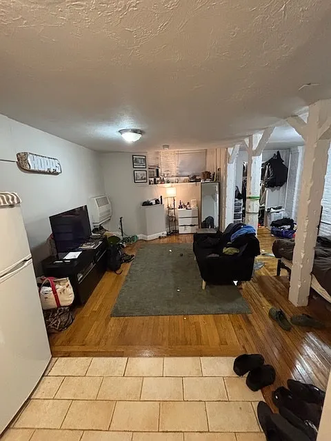 Studio, 400 sqft, $1,775 — Photo 2