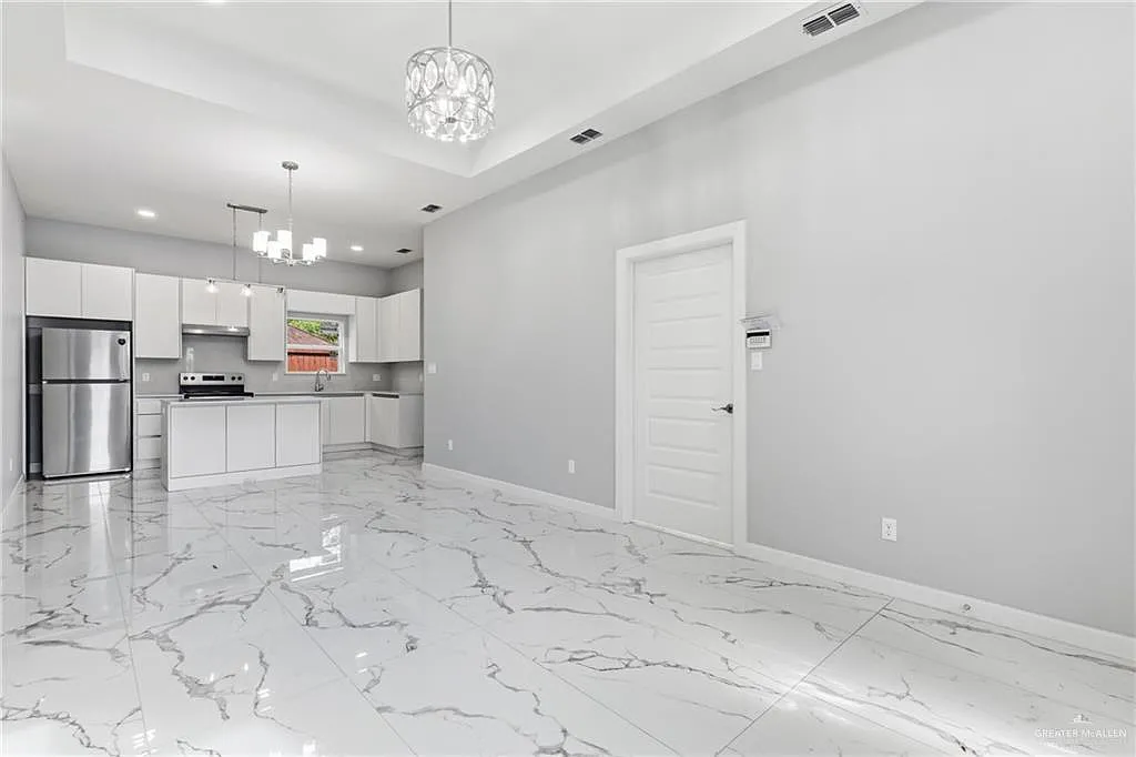 3 bed, 2.0 bath, 1350 sqft, $1,750 — Photo 4