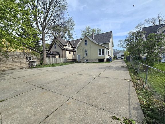 2nd image of 943 Washington Ave