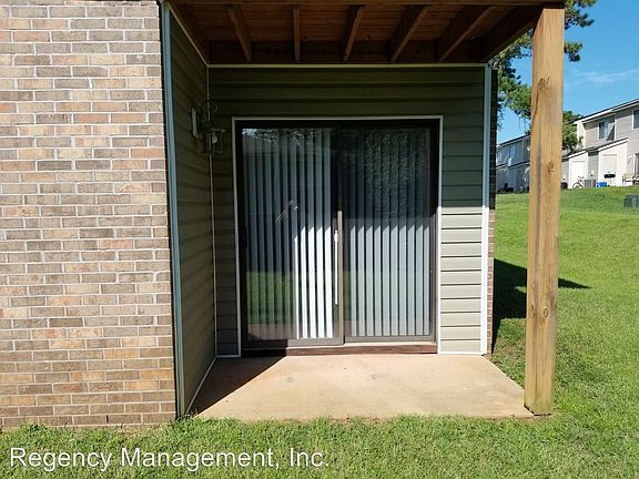3rd image of 507 Briarwood Dr APT 9B