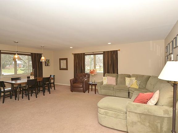 5th image of 7733 Susan Dr S