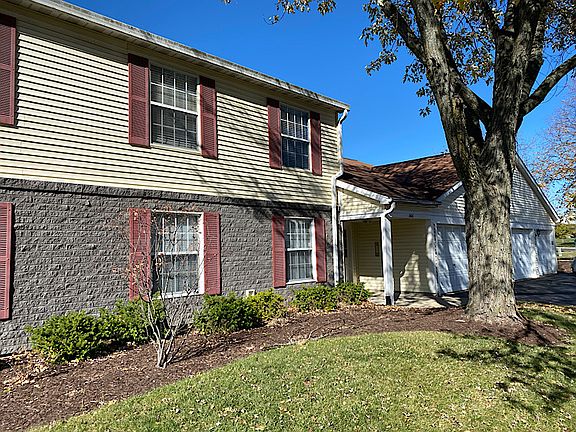 2nd image of 360 Newport Ln APT D1