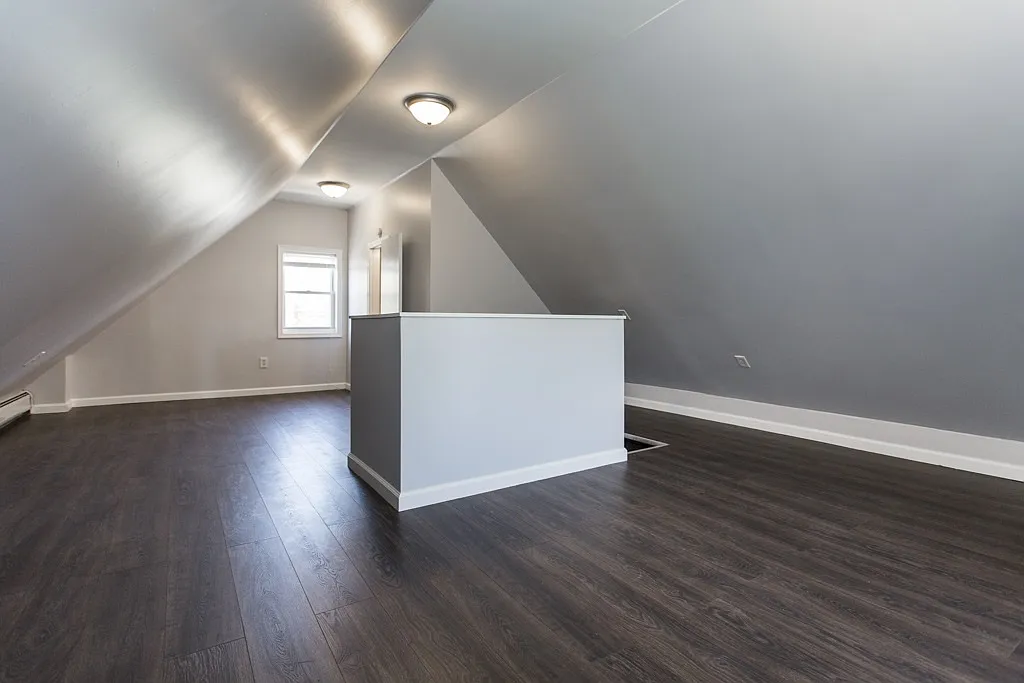 3 bed, 1275 sqft, $3,200 — Photo 2