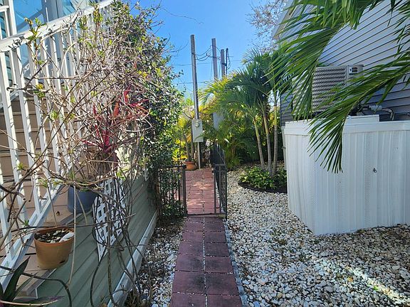 3rd image of 1375 Pasadena Ave S #334