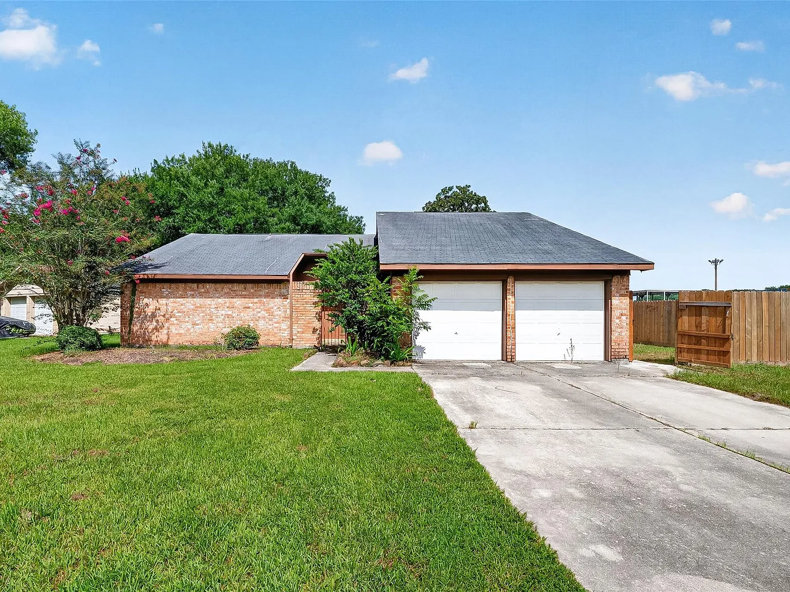 3 bed, 2.0 bath, 1808 sqft, $2,000 — Photo 3