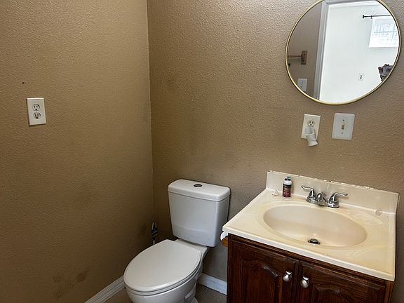 5th image of 383 Ledgewood Ln