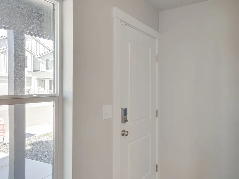 1688 S Sunseeker Ln — Photo 3