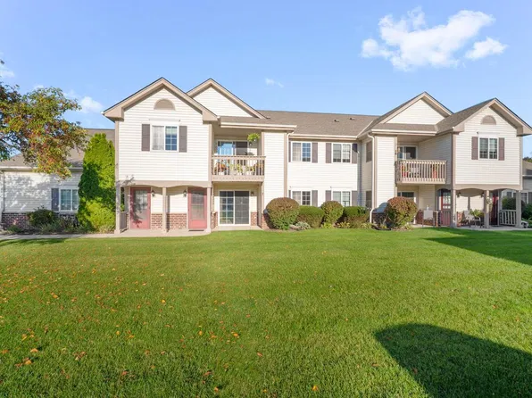 516 Pewaukee ROAD #C, Pewaukee, WI 53072