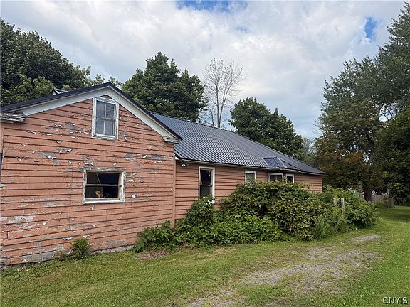 2nd image of 206 Woolsey St