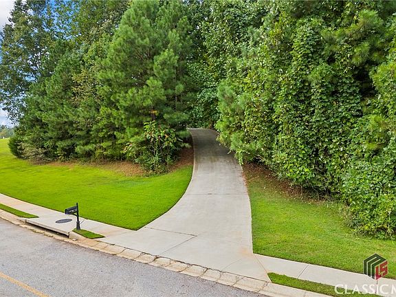 2nd image of 130 Oakwood Drive