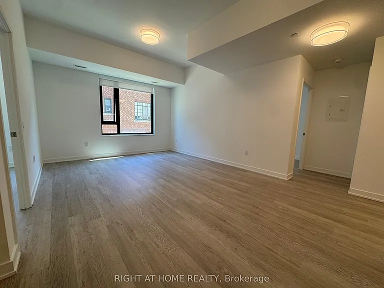 3 Strathgowan Ave #202 — Photo 13
