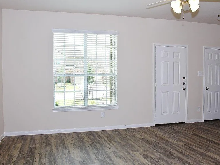 Gemma Ln — Photo 3