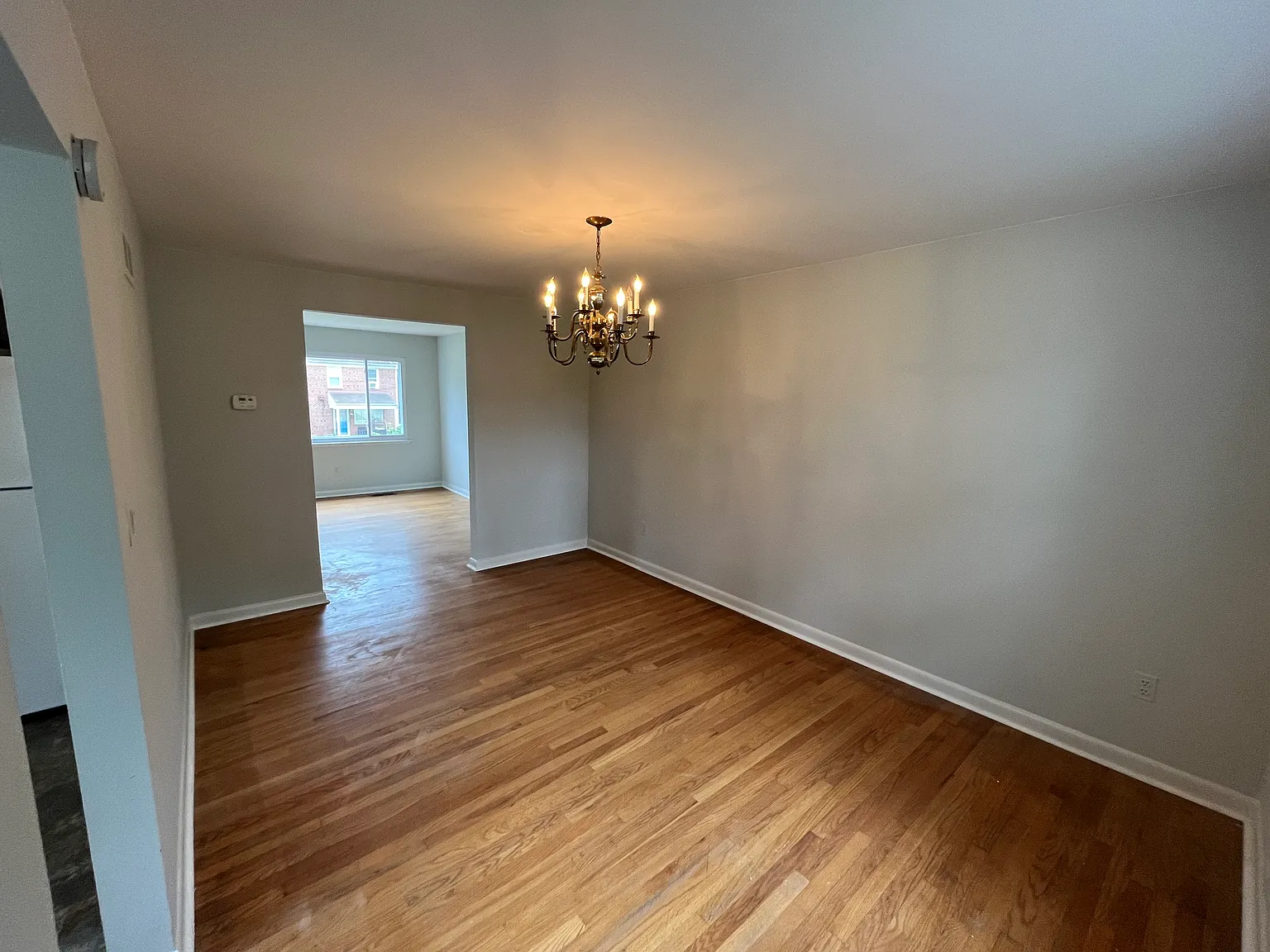 3 bed, 1.5 bath, 1140 sqft, $2,250 — Photo 2