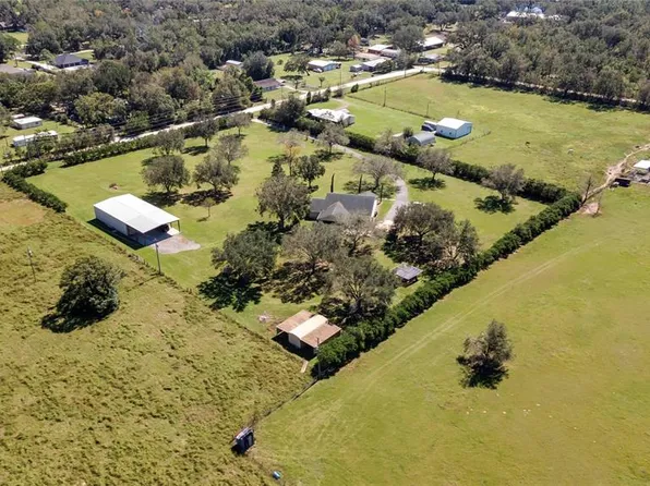 8831 Janmar Rd, Dade City, FL 33525