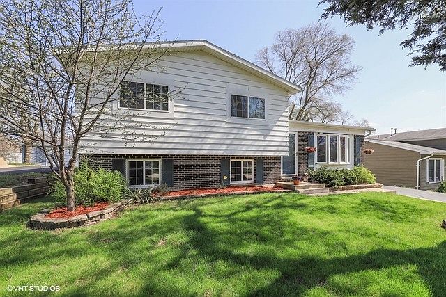 1st image of 301 Bridgewood Dr