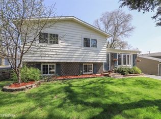 301 Bridgewood Dr, Antioch, IL 60002