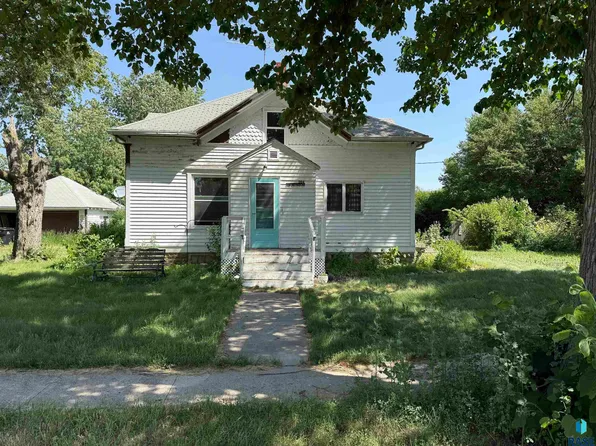 204 E State St, Marion, SD 57043