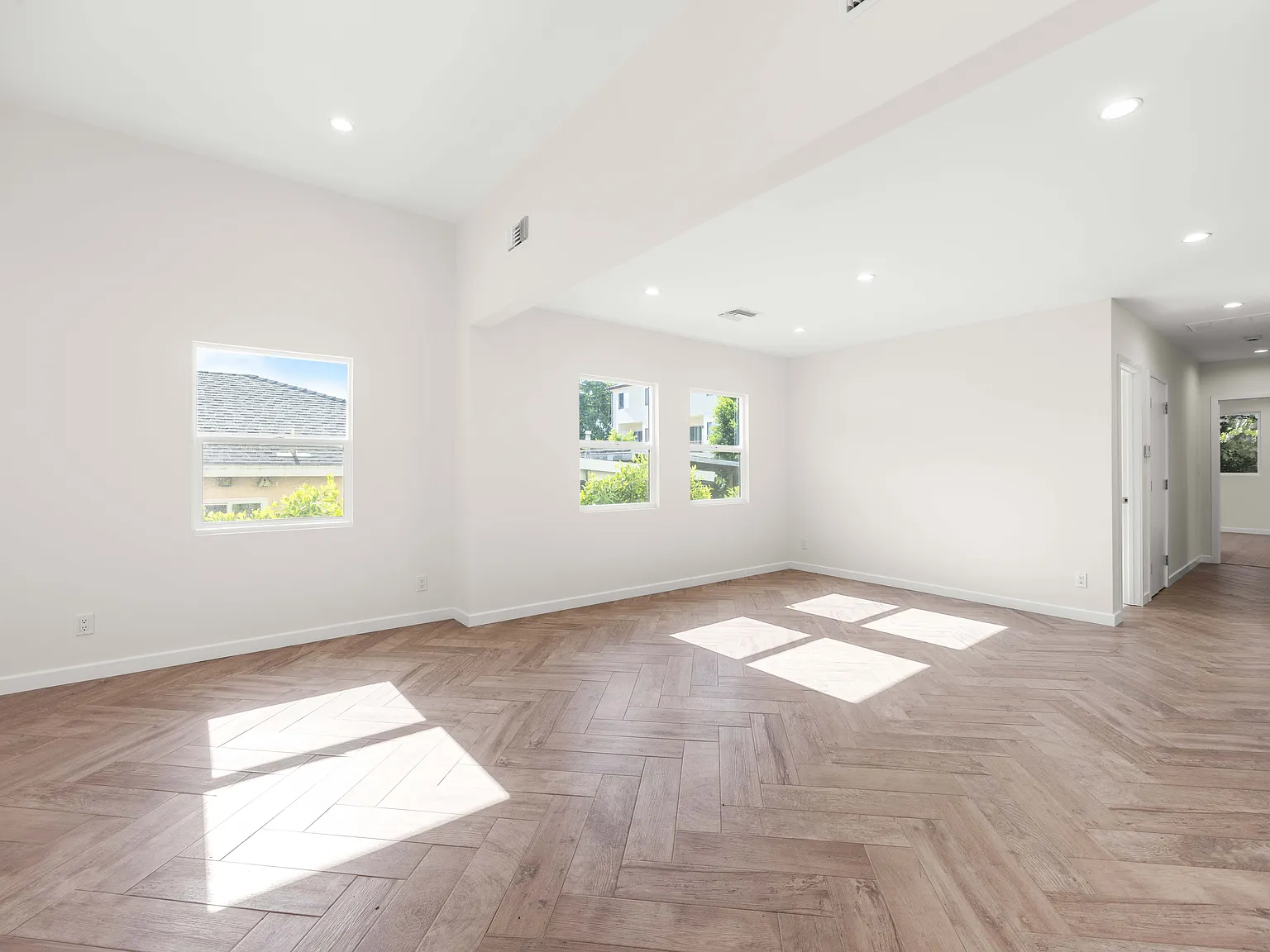 3 bed, 1600 sqft, $4,800 — Photo 3
