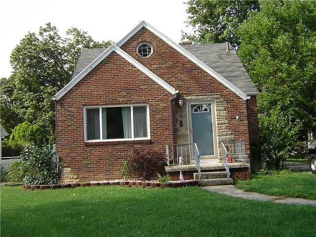 1st image of 239 E 6th St