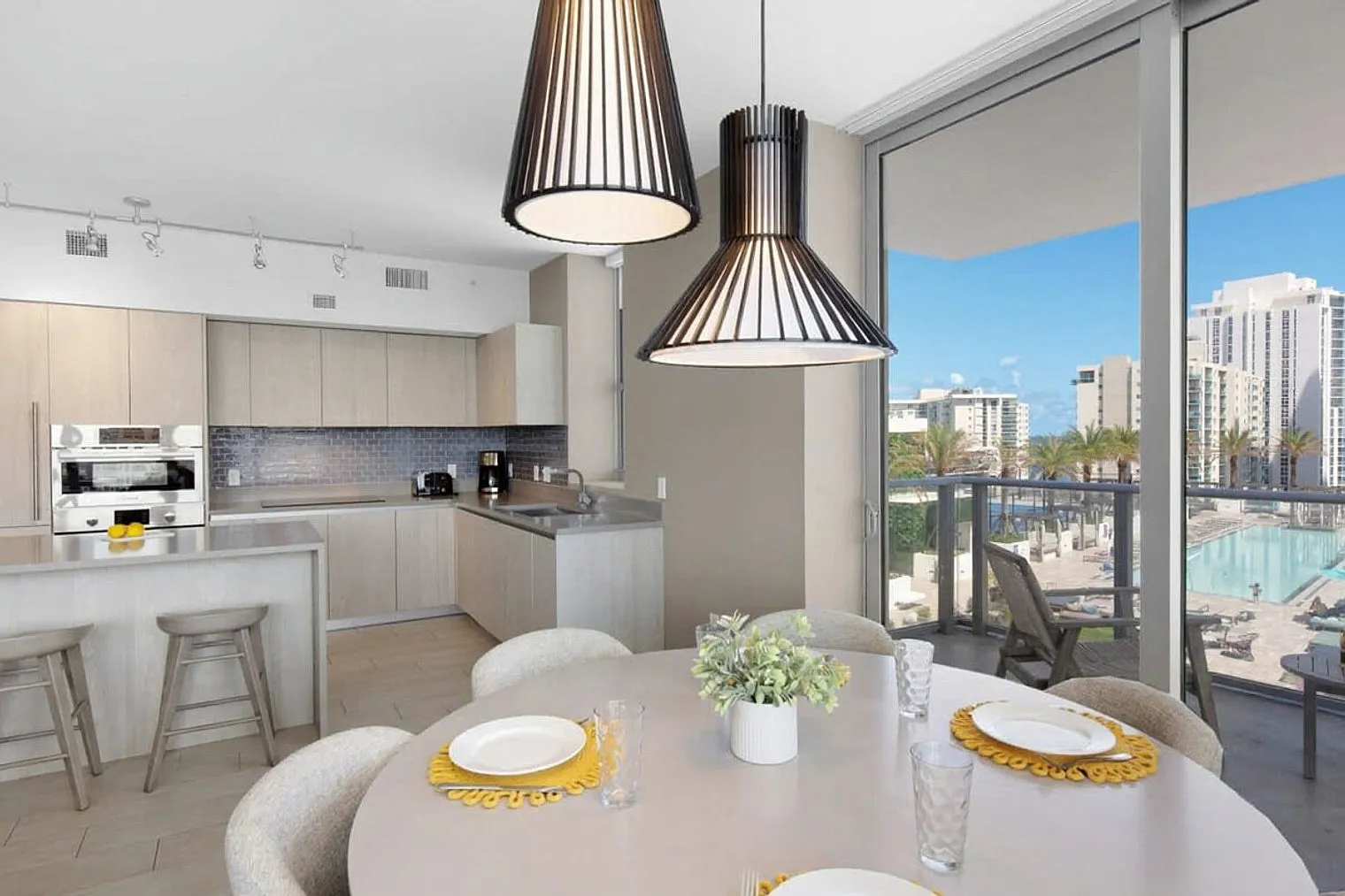 2 bed, 2.0 bath, 1097 sqft, $4,835 — Photo 4