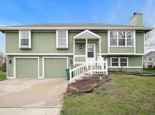 102 S Huntsman Blvd, Raymore, MO 64083