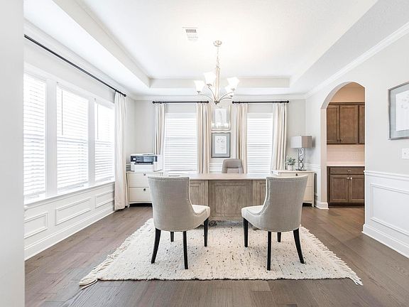 4th image of 11 White Oak Pl