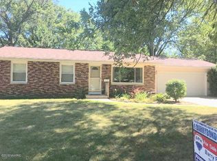 1516 Jonathon Dr, Portage, MI 49002