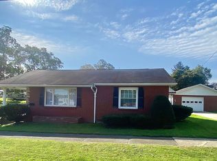 62 1st St, Fredonia, PA 16124