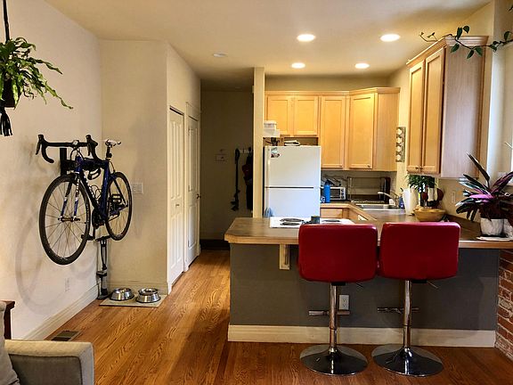 4th image of 1656 N Franklin St APT 3