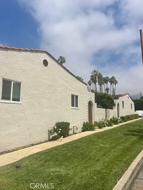 2 bed, 950 sqft, $2,550 — Photo 2