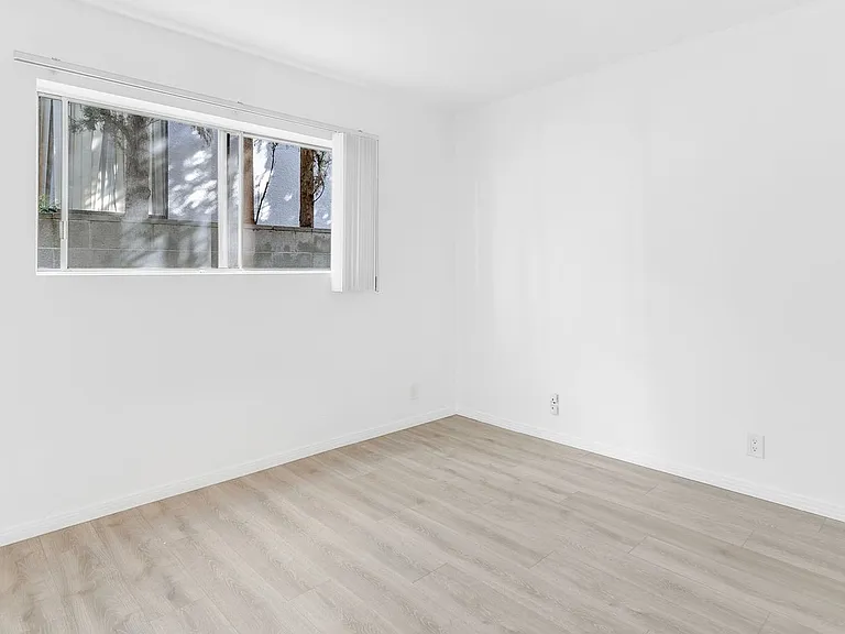 1812 Westholme Avenue — Photo 13