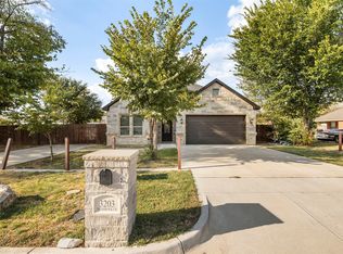 3203 Shamrock Ln, Fort Worth, TX 76119