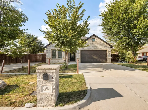 3203 Shamrock Ln, Fort Worth, TX 76119