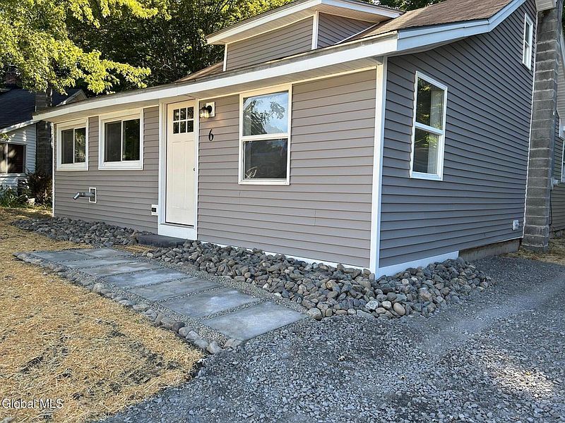 3rd image of 6 Davis Drive