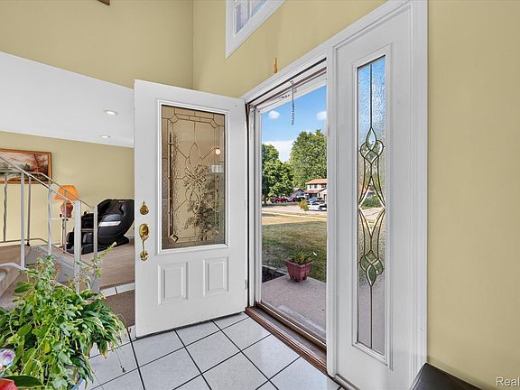 5th image of 6409 Runnymeade Dr