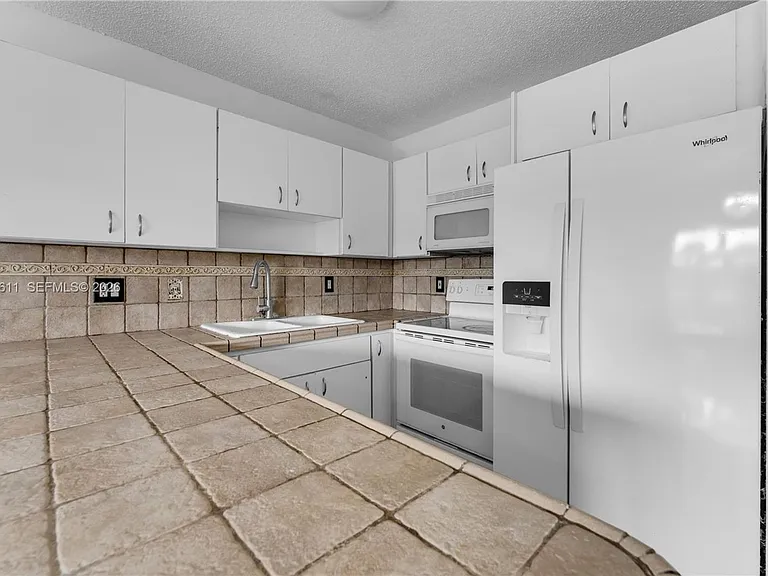 6350 SW 139th Ave #6350 — Photo 2