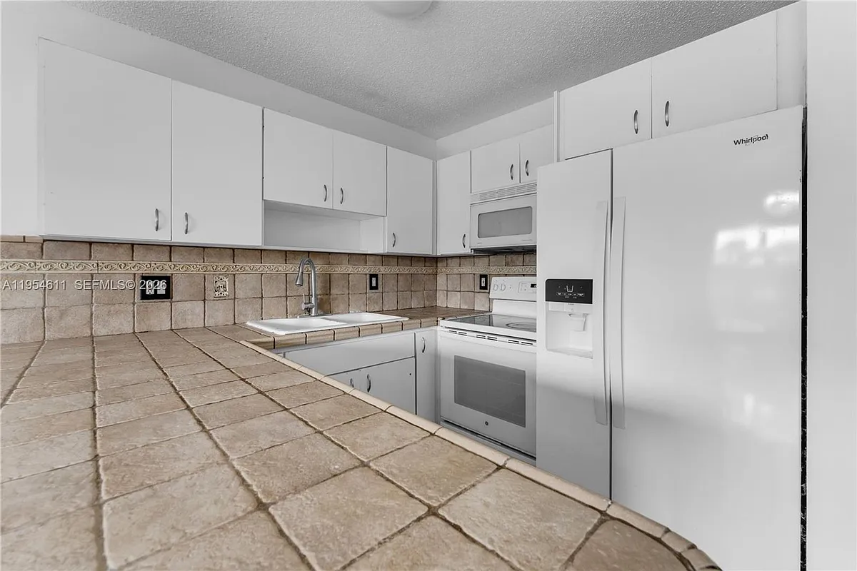 Building Photo - 6350 SW 139th Ave #6350