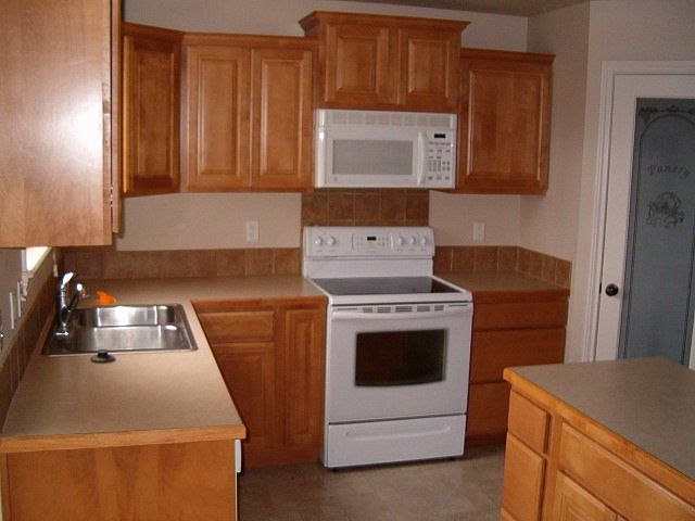 2nd image of 2214 Primrose Dr