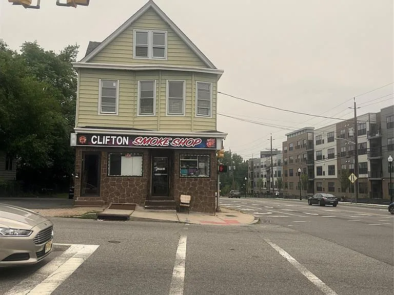 673 Clifton Ave — Photo 1