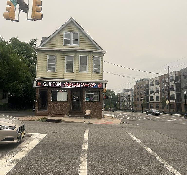 1st image of 673 Clifton Ave