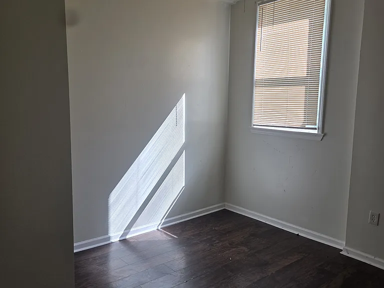 1233 N Airline Ave #B — Photo 4