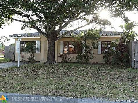 2nd image of 4520 NE 3rd Ave
