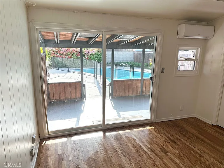 6539 Blucher Ave — Photo 7