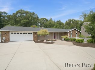 2704 Copper Hill Dr NE, Grand Rapids, MI 49525