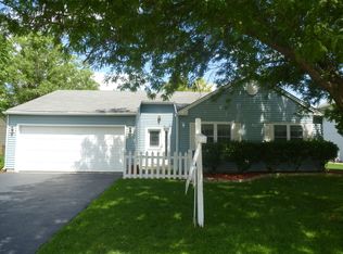 880 Fieldside Ln, Aurora, IL 60504