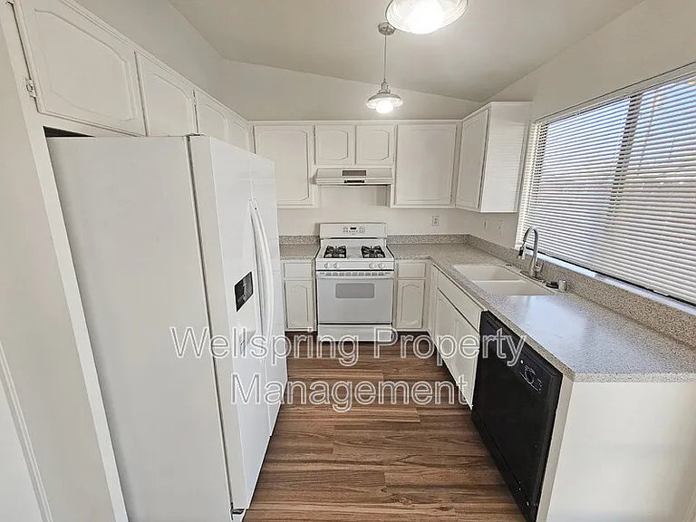 920 W Perch Ave — Photo 3