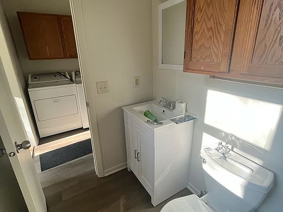 5th image of 48 Eastmanville St #1